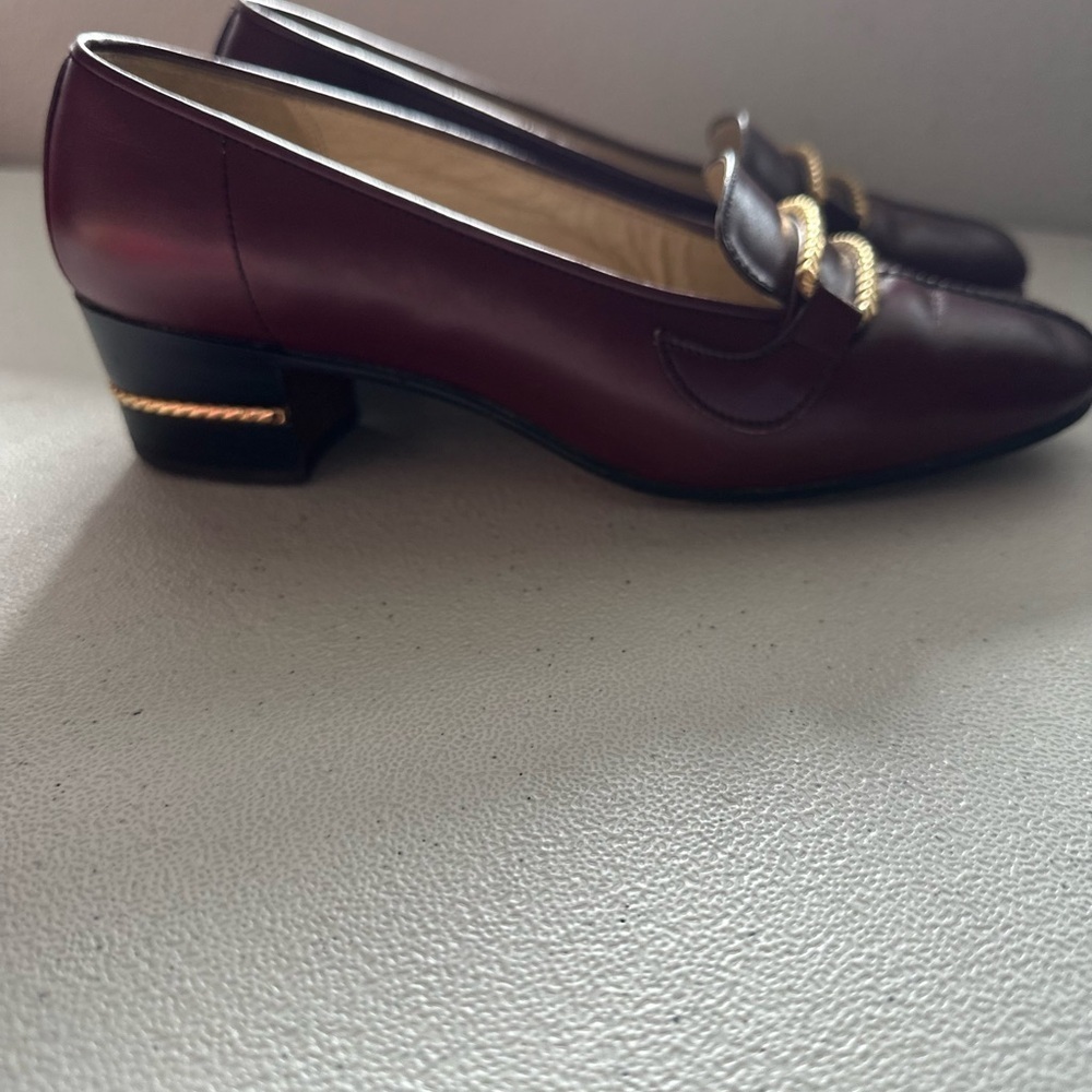 vintage Gucci burgundy leather loafer pumps with a gold-tone horsebit detail. - Picture 3 of 10